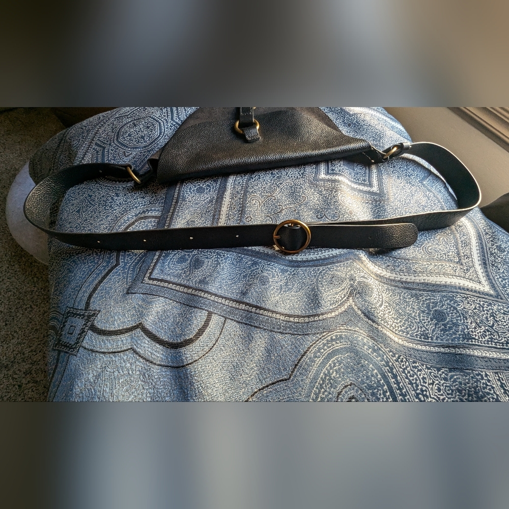 Banana Republic Factory Black Leather Crossbody Bag - Picture 3 of 8